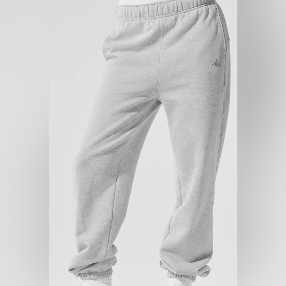 ALO Yoga Accolade Sweatpants in Athletic Gray